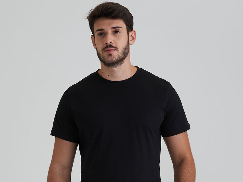 camiseta básica masculina e estilos